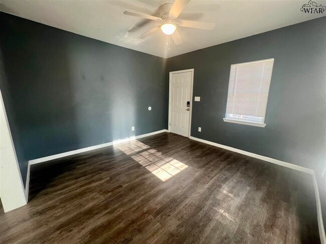 Building Photo - 1102 Bluff St