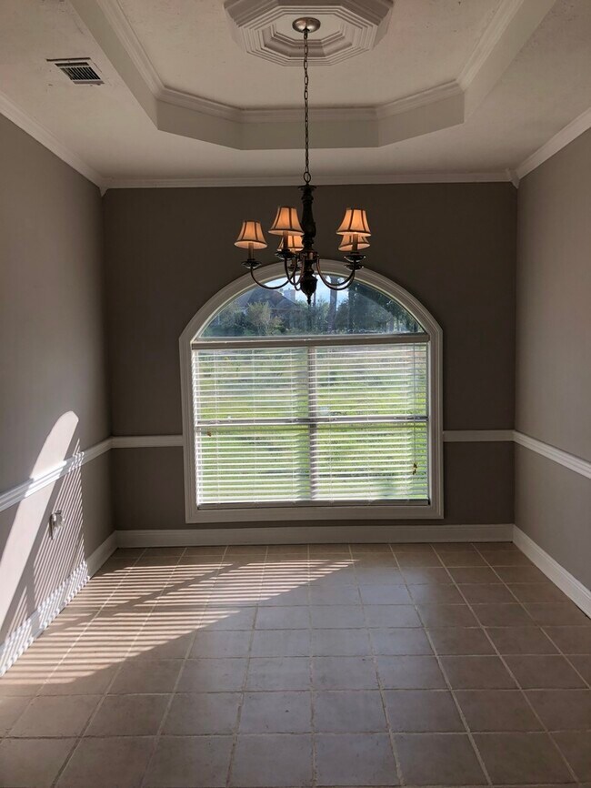 Foto del edificio - Beautiful 3 Bedroom with Spacious Backyard!