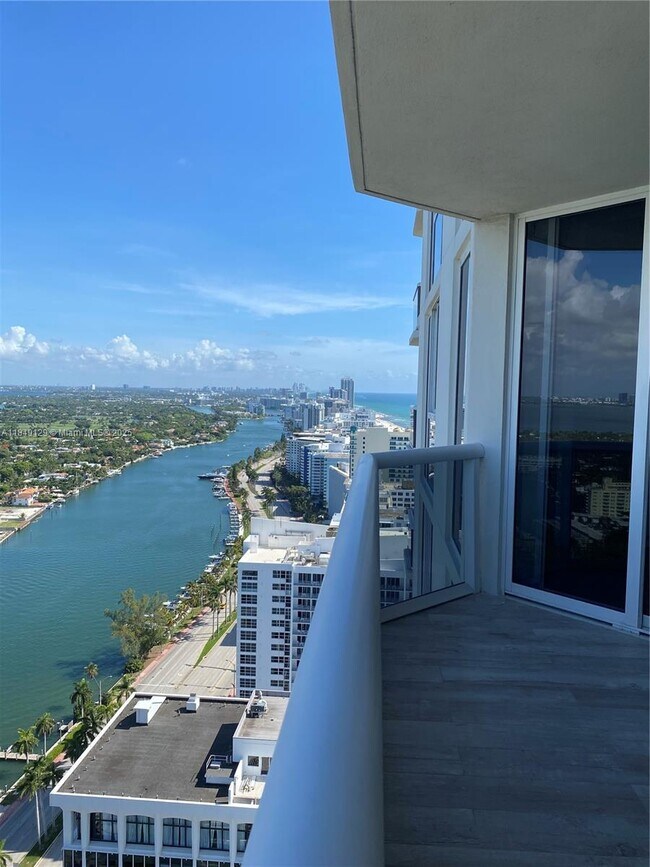 Foto del edificio - 4779 Collins Ave