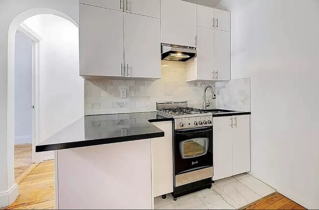 Foto del edificio - 301 E 53rd St