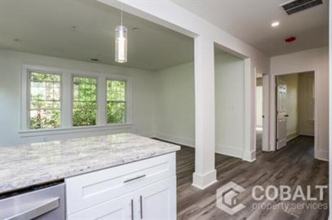 Foto del edificio - 678 Moreland Ave NE