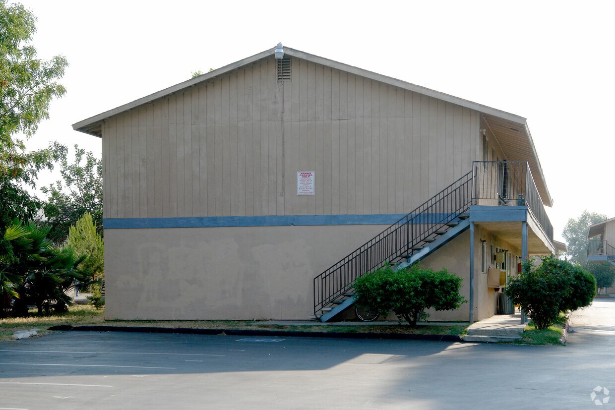 Building Photo - Park Village