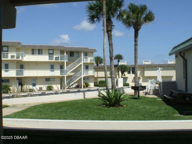 Building Photo - 4849 Saxon Dr