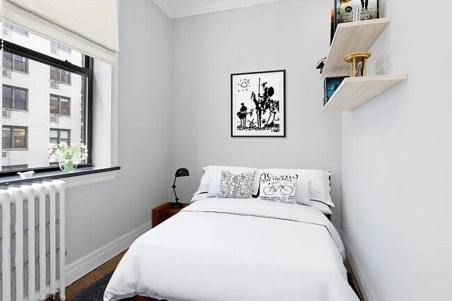 Foto del edificio - 326 E 35th St