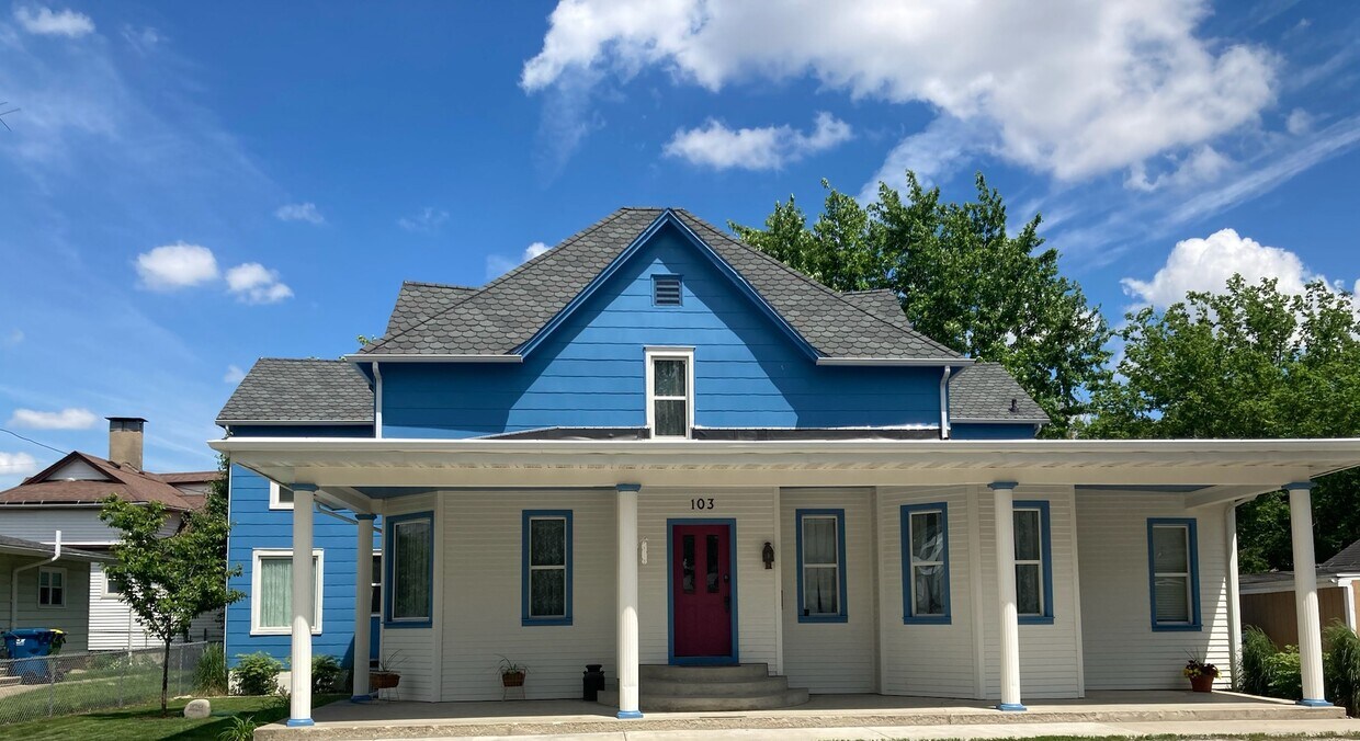 103 S West St Unit 4, Lexington, IL 61753 Condo for Rent in