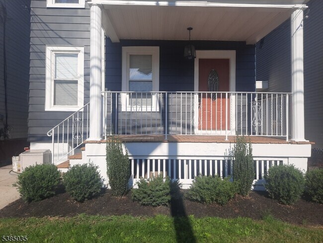 Foto del edificio - 56 Newby Ave