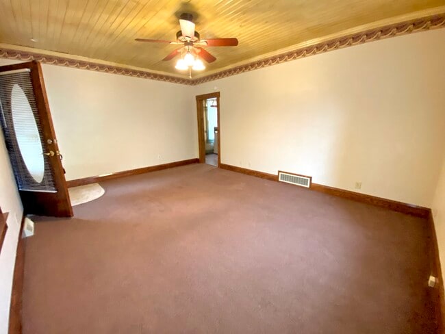 Building Photo - 837 Parkview St NE