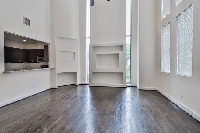 Building Photo - 4403 Austin St