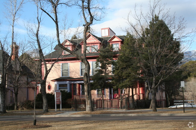 Building Photo - Hearthstone Inn Apartments
