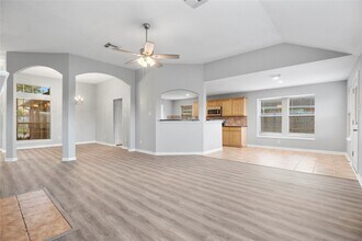 Building Photo - 2210 Melanie Park Dr