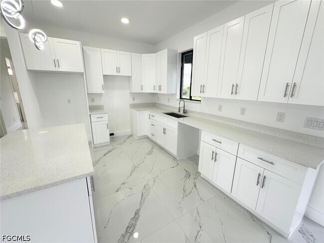 Foto del edificio - 612 Ames St E