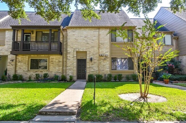 Foto del edificio - 15337 Falmouth Ave