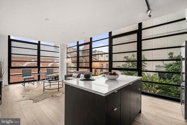 Building Photo - 1300 4th St SE