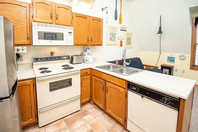 Building Photo - 532 Dyckman Ave