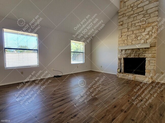 Foto del edificio - 2 br, 2 bath Duplex - 1758 Horseshoe Cir