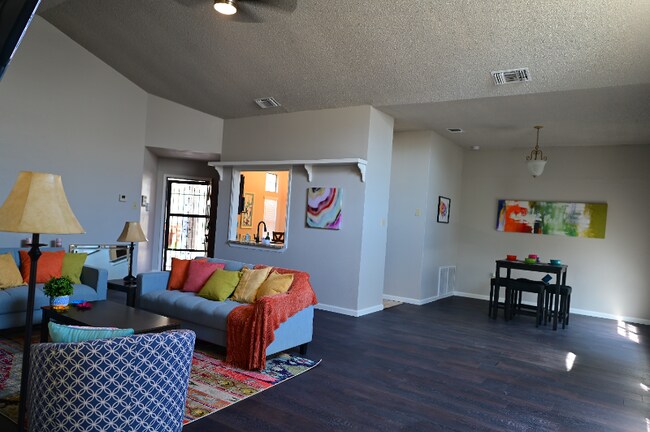 Foto del edificio - 7011 Beech Trail Dr