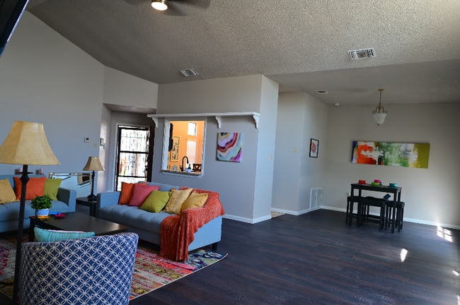 Photo - 7011 Beech Trail Dr House