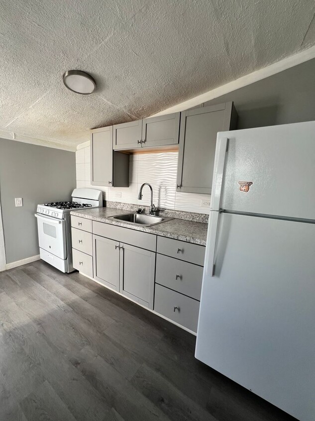 Primary Photo - 3 Bedroom, 1 Bath Home Available For Rent