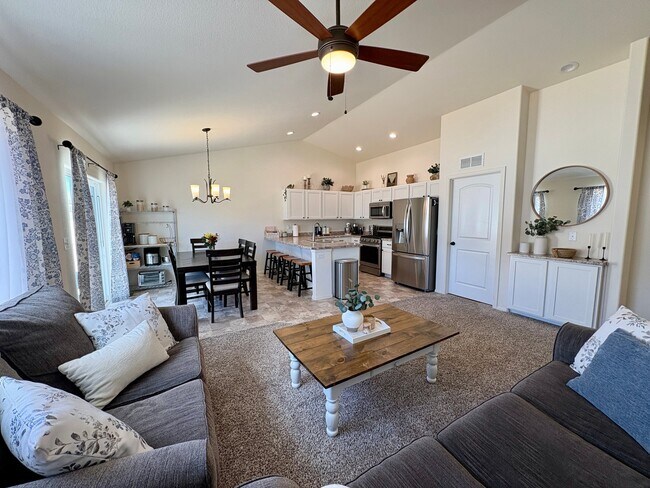 Foto del edificio - 916 Greenbrook Dr