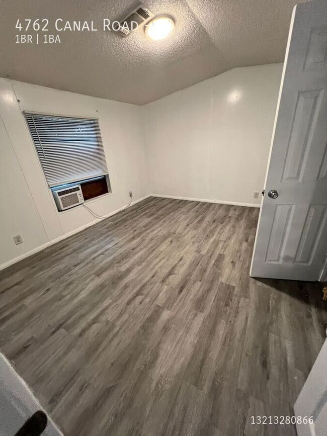 Photo - 4762 Canal Rd Apartment