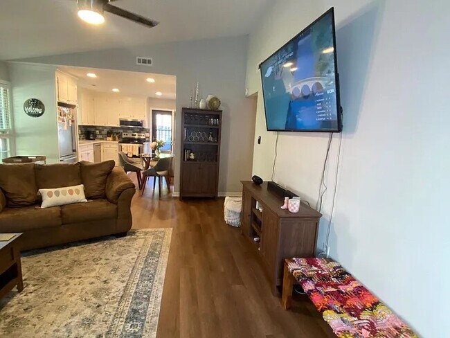 Photo - 109 Bonnell Ct House