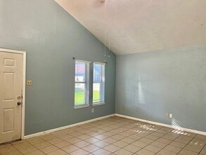 Building Photo - 2521 S Pearland Ave