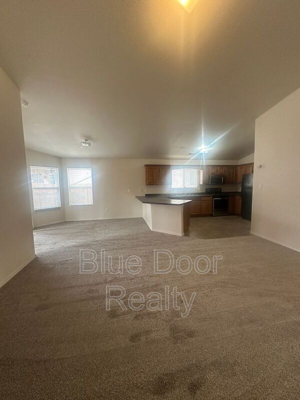 Foto del edificio - 380 Whispering Meadows Dr