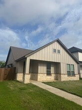 Building Photo - 633 The Cottages Dr