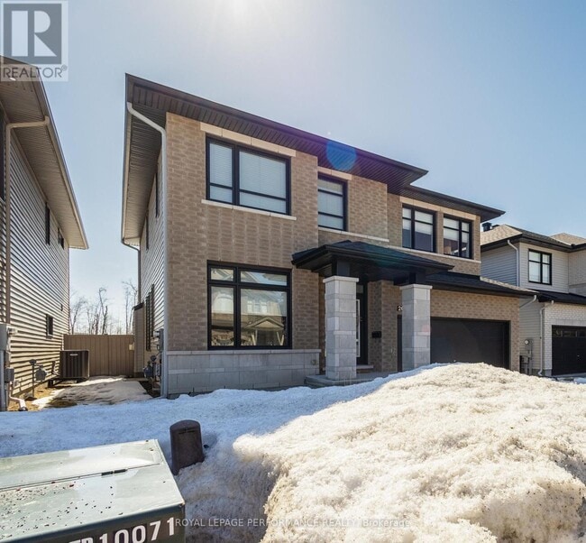 Building Photo - 205 Shinleaf Cres