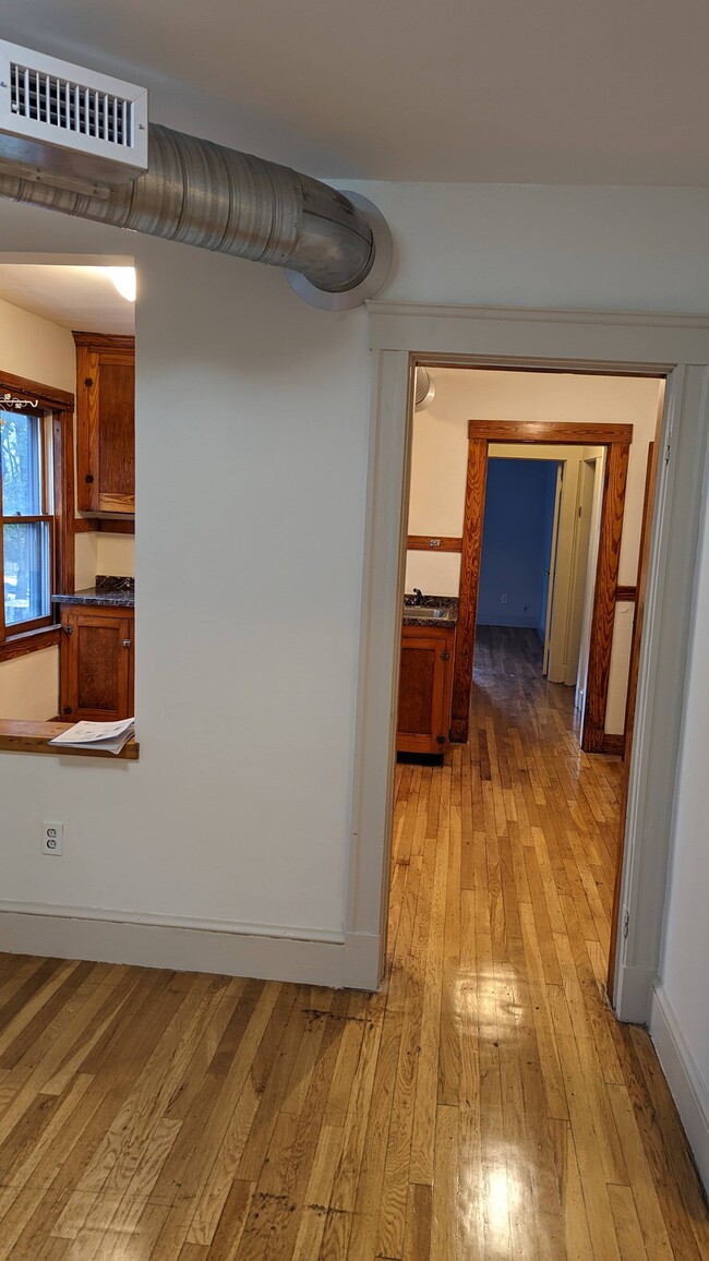 lr looking to kitchen and back bedroom - 255 Chestnut Ave