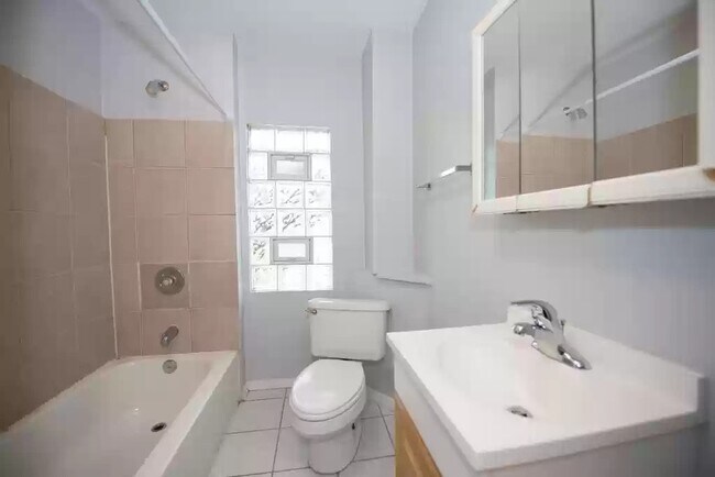 Building Photo - 2135 Kemble Avenue, Unit #2