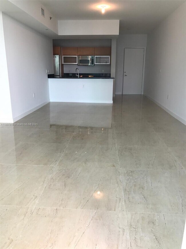 Building Photo - 950 Brickell Bay Dr