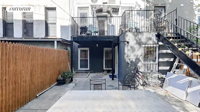 Foto del edificio - 438 Lewis Ave