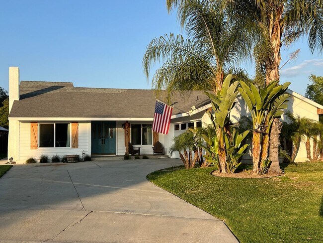 Foto del edificio - STUNNING Pool/Spa Single Story house with ...