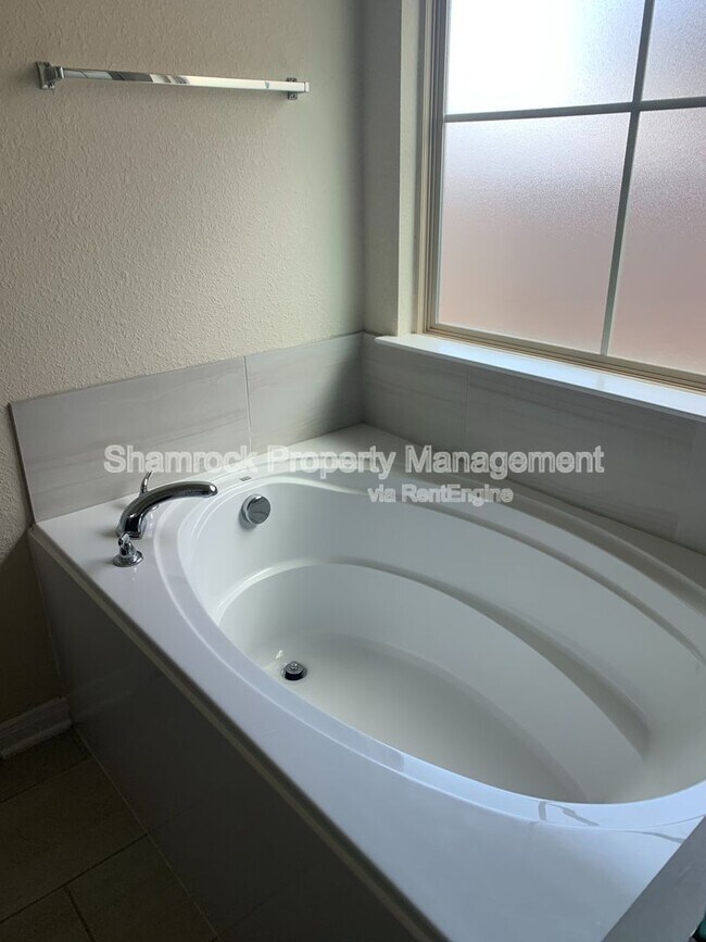 Foto del edificio - 3228 Samson Dr