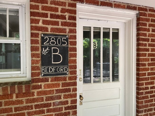 Puerta principal - 2805 Bedford Ave