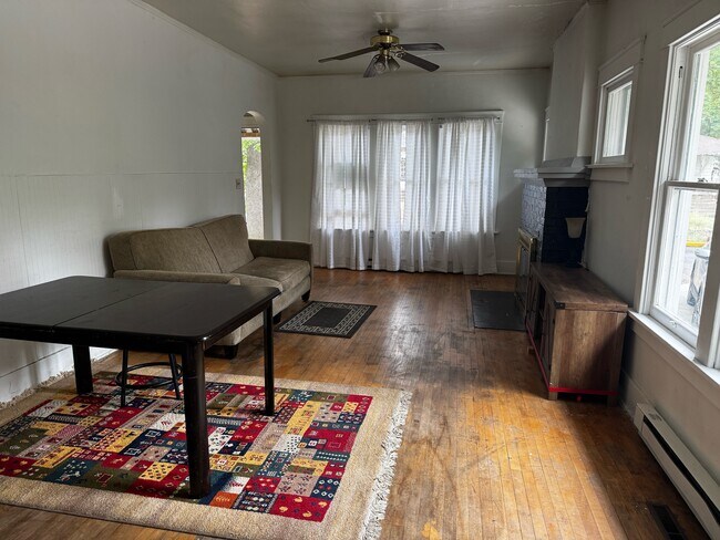 Foto del edificio - 810 NE Michigan St