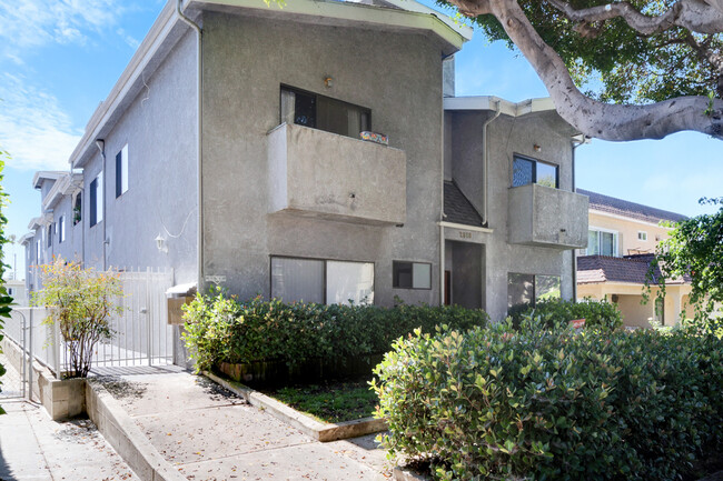 Exterior view - Arizona Apartments