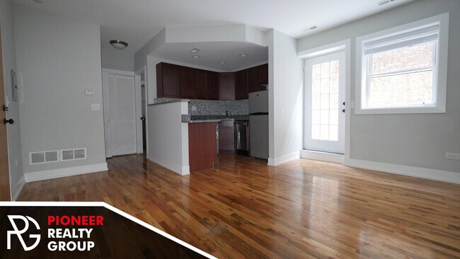 Foto del edificio - 560 W Arlington Pl