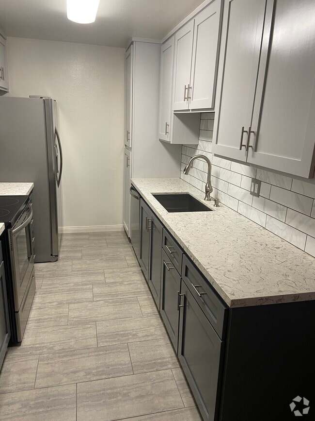 Building Photo - 3565 Linden Ave