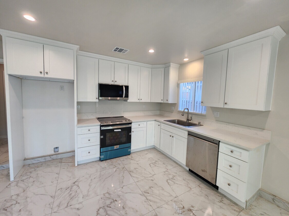 Foto principal - 9322 Cayuga Ave