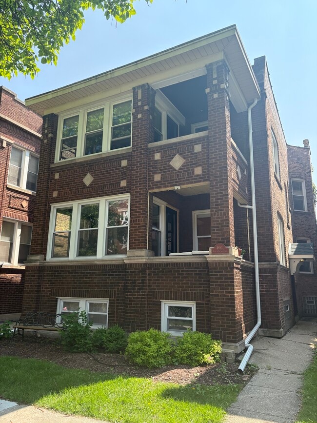 Building Photo - 4861 N Talman Ave