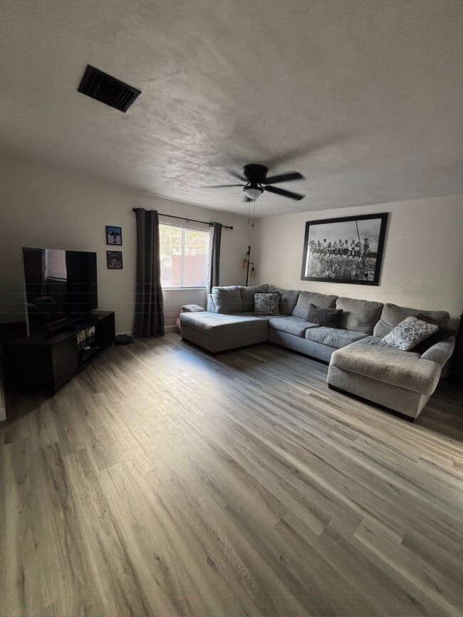 Foto del edificio - 2063 Oak Meadow Cir