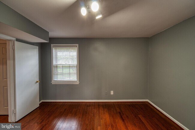 Building Photo - 2139 Suitland Terrace SE