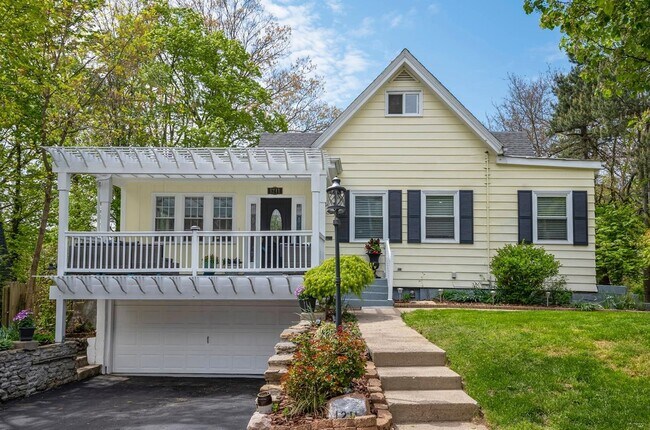 Building Photo - 1211 Isis Ave