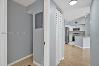 Building Photo - 12760 Vista Isles Dr