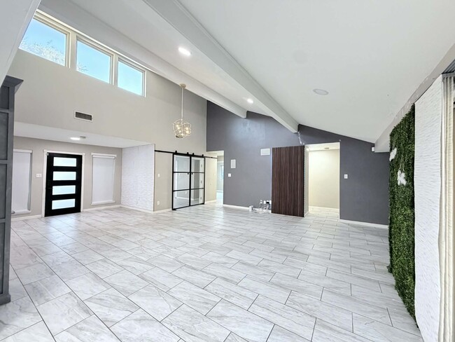 Building Photo - 6610 Campden Dr