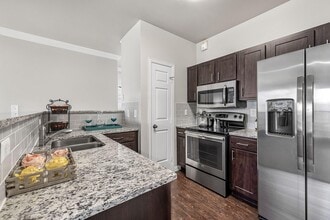Building Photo - Marquis at Silver Oaks