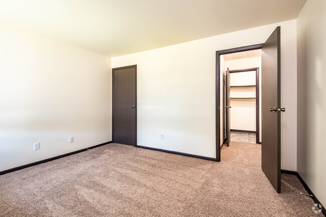 1BR, 1BA - 700SF - Canterbury Court