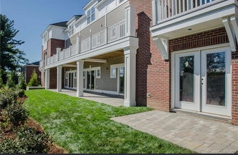 Building Photo - 777 N Main St